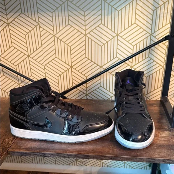 Nike Jordan 1s Space Jams - Picture 1 of 4